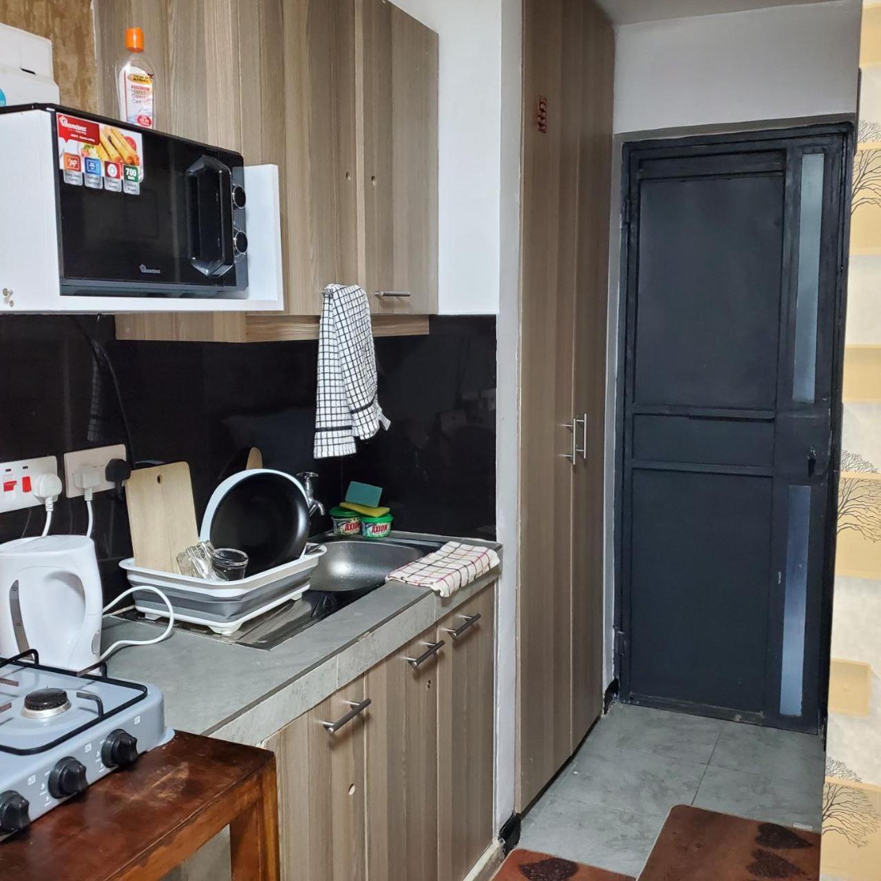 Апартаменты Lovely & Cozy Compact Studio Near Airport With Rooftop View Найроби Экстерьер фото