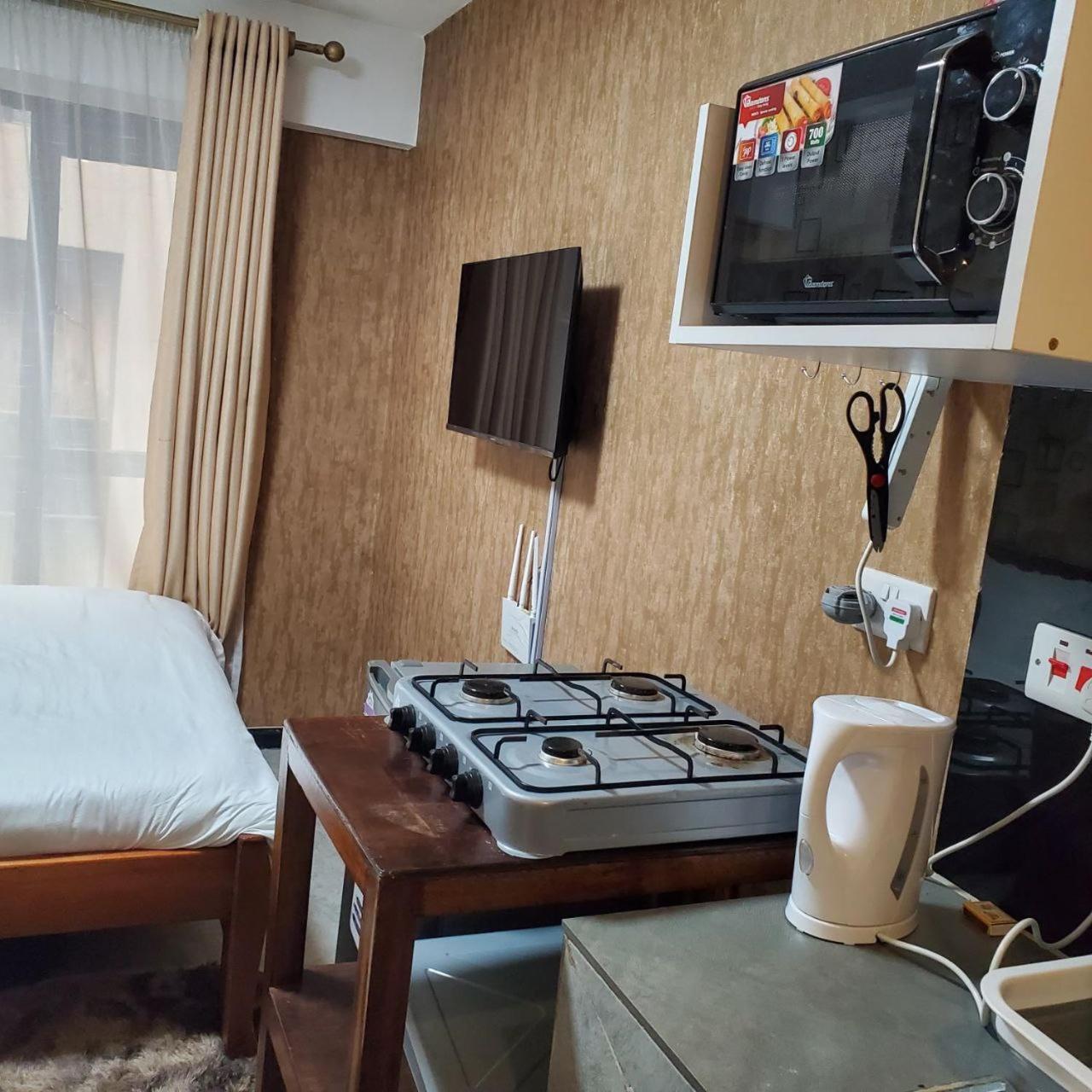 Апартаменты Lovely & Cozy Compact Studio Near Airport With Rooftop View Найроби Экстерьер фото
